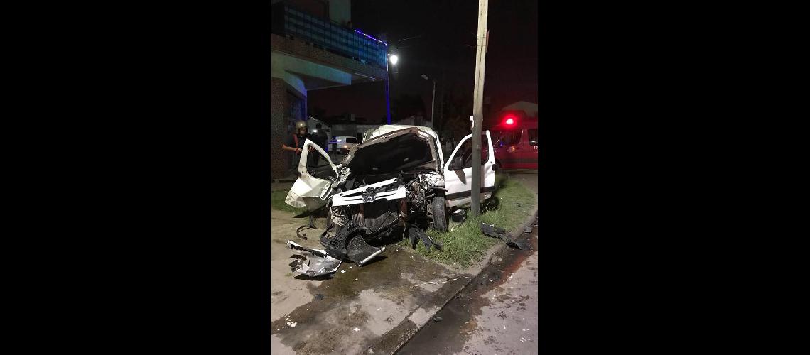 San Joseacute- tremendo choque y raacutepido accionar de Bomberos de Lomas