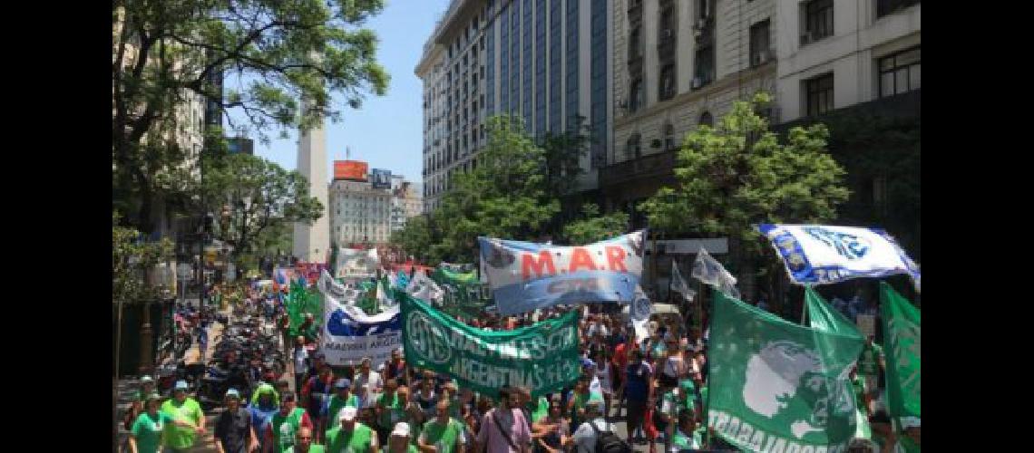 Paro y marcha contra los despidos