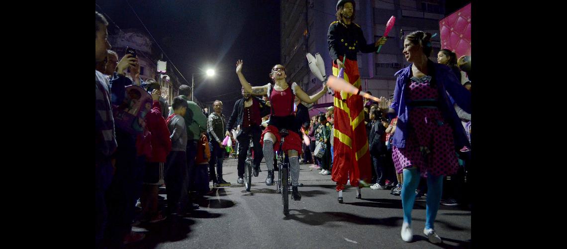 Los Reyes y las familias de Lomas vivieron una noche maacutegica