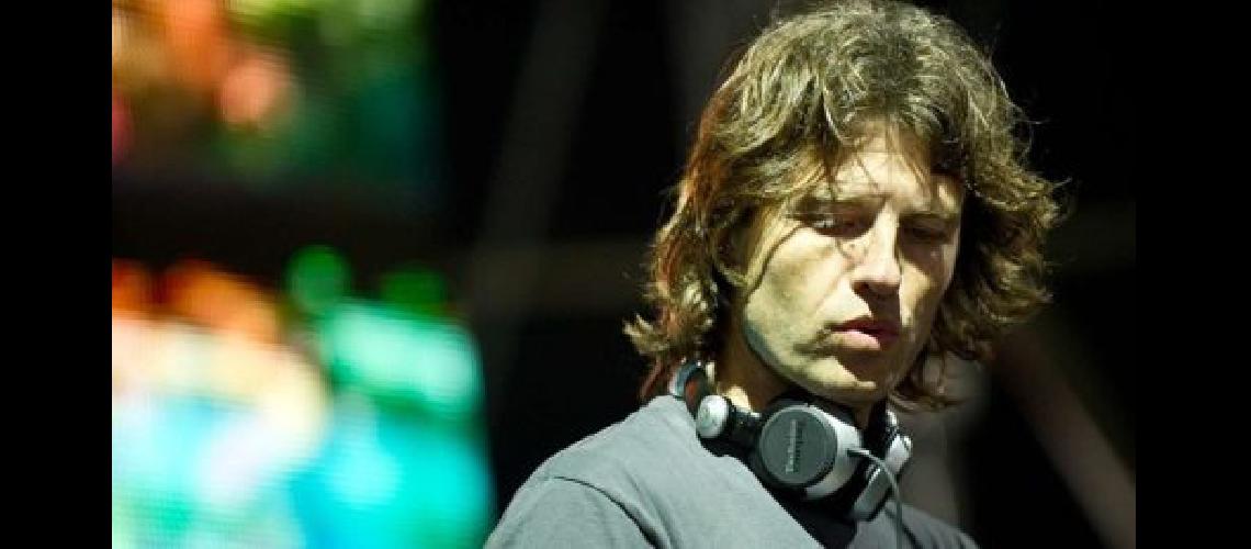 El DJ Hernaacuten Cattaacuteneo agregoacute una nueva funcioacuten en el Teatro Coloacuten