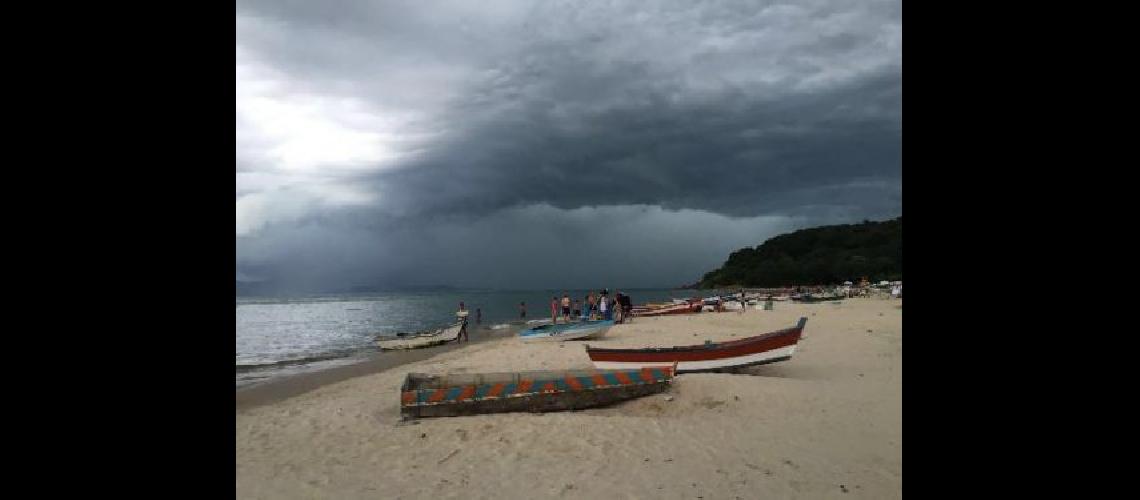 Florianoacutepolis en estado de emergencia por lluvia e inundaciones
