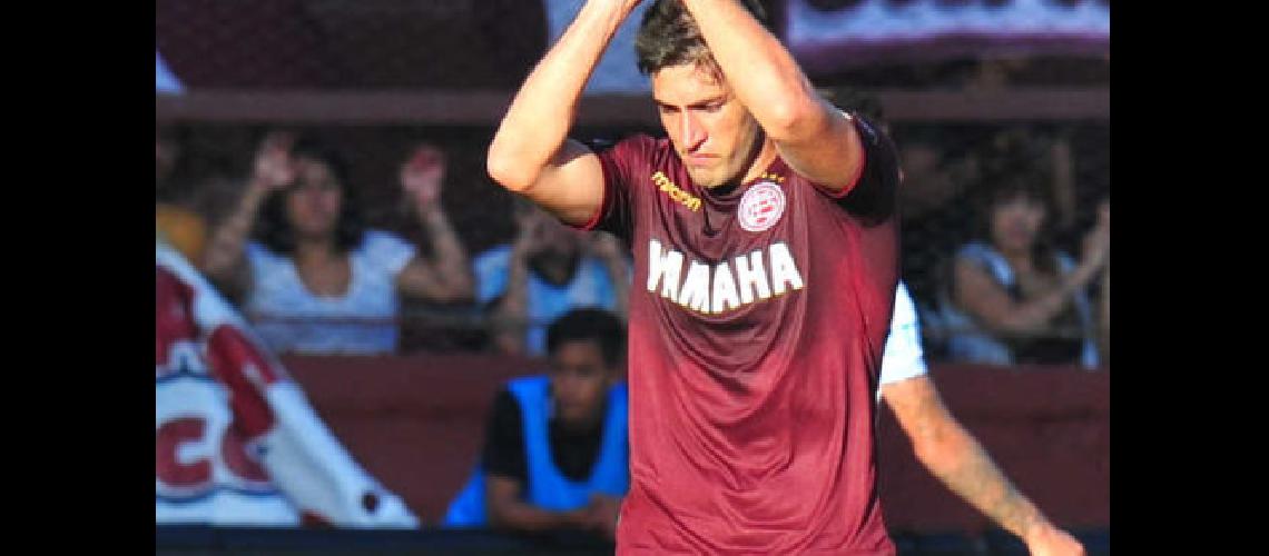 El defensor Diego Braghieri se va de Lanuacutes y jugaraacute en Atleacutetico Nacional de Colombia