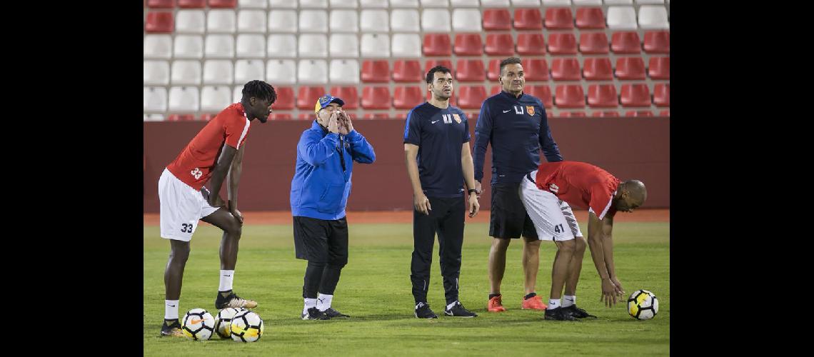 El equipo de Maradona anda derecho