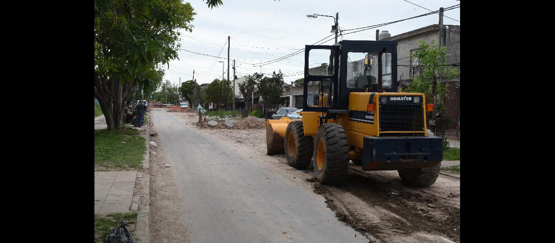 El Municipio de Lomas extiende a maacutes cuadras las tareas de asfalto