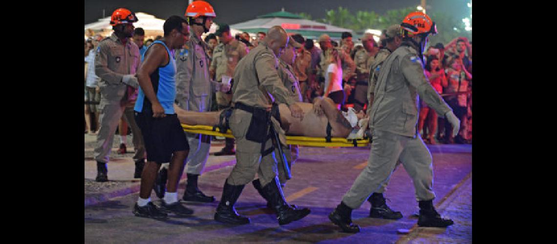 Un muerto y 14 heridos en un atropello masivo en Riacuteo