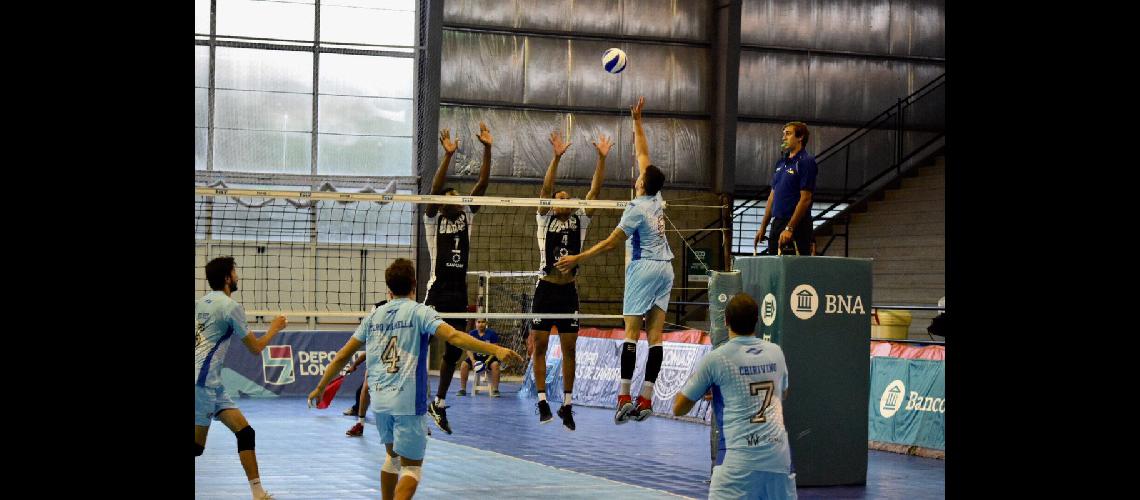 Lomas Voacuteley tropezoacute pero sigue puntero