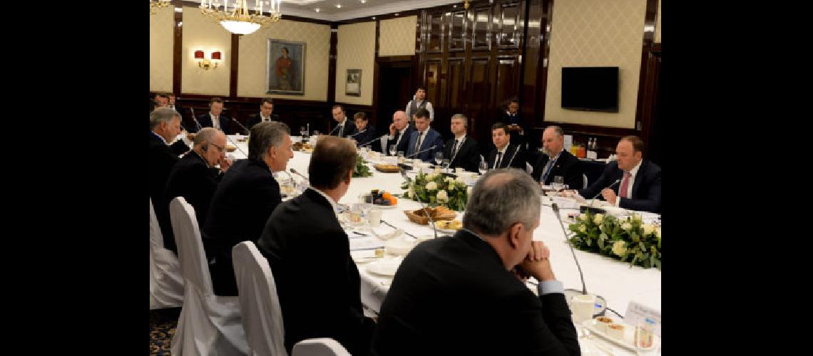 Macri se reuacutene con Putin en el Foro de Davos