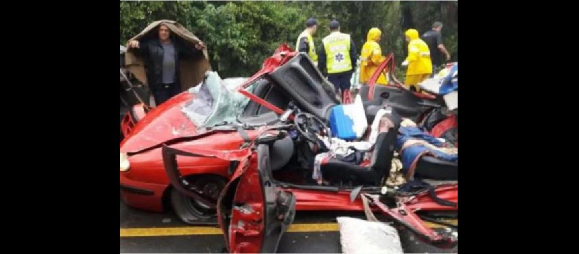 Tres argentinos murieron aplastados por un container en Brasil