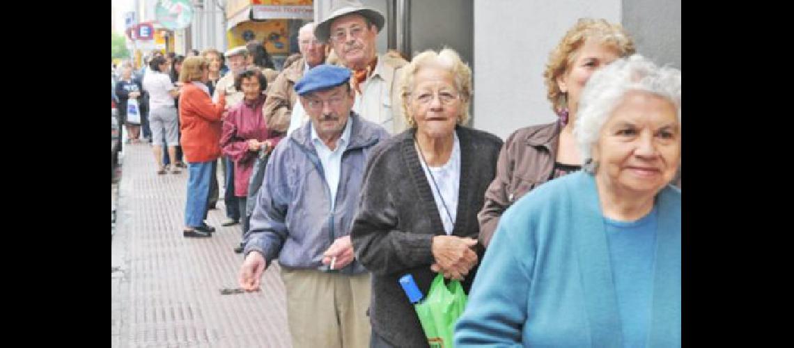 Provincia- los jubilados y pensionados cobraraacuten los haberes de enero la proacutexima semana