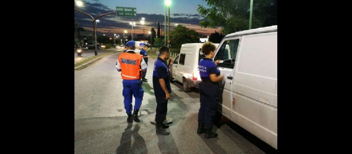 Seguridad vial- controlan a micros y camiones que circulan en Lomas