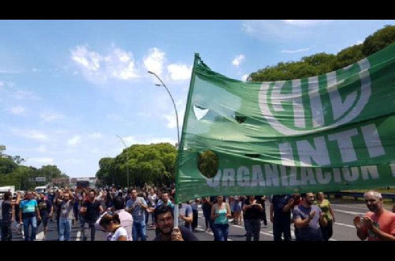 Maacutes de 250 despidos en el INTI