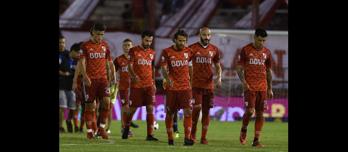 River no tuvo aire perdioacute contra Huracaacuten y se alejoacute