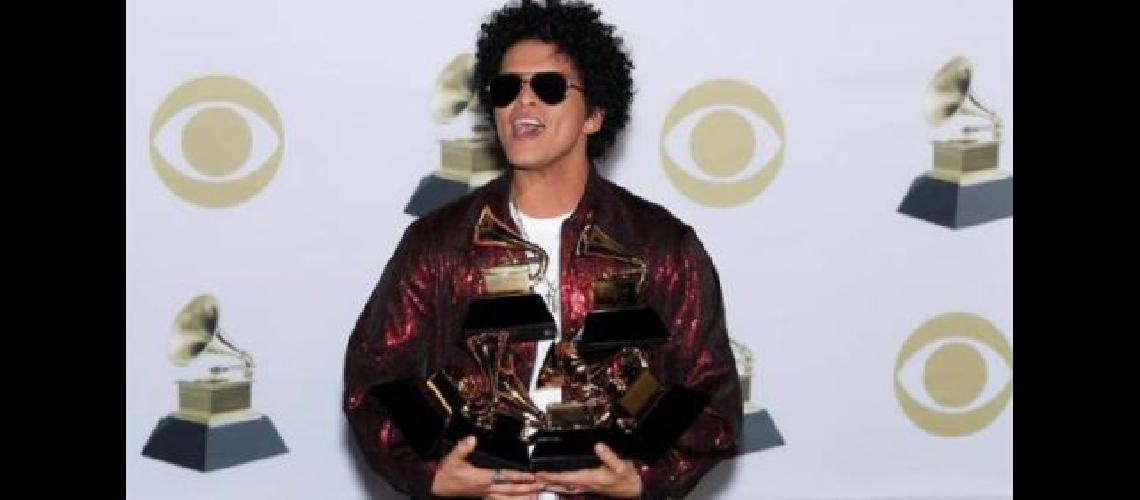 Bruno Mars fue el gran rey en la 60deg edicioacuten de los premios Grammy