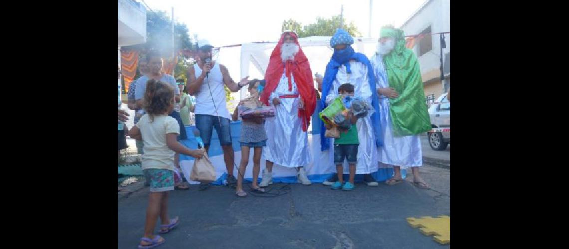 Caravana de los Reyes Magos en el Barrio La Perla