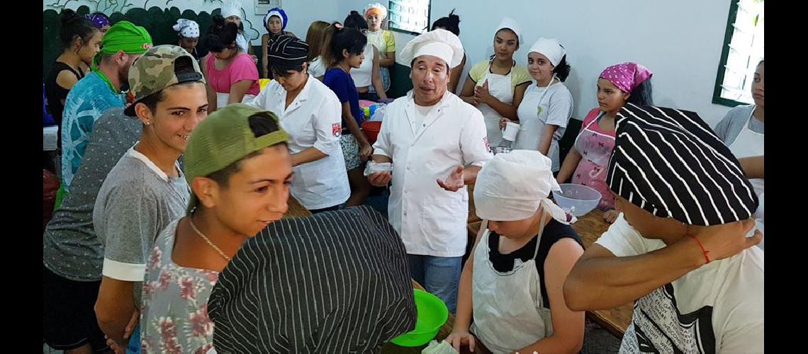 Curso de panaderiacutea para los chicos de Envioacuten