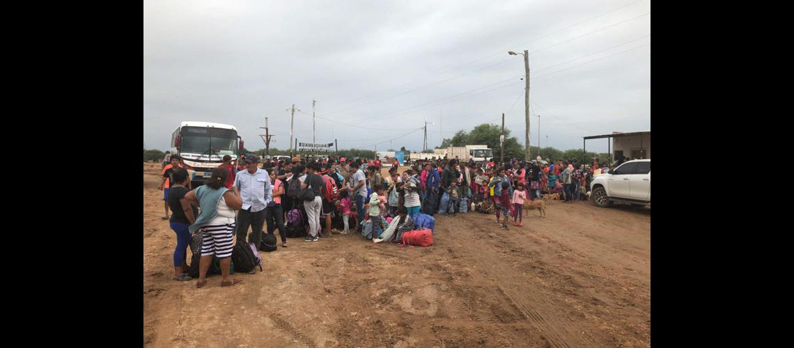 Miles de evacuados por las inundaciones en Salta