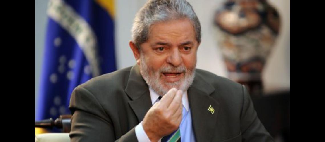 Le tienen que devolver el pasaporte a Lula