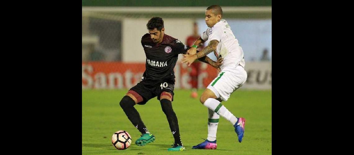 Lanuacutes recibe a River con recuerdos coperos