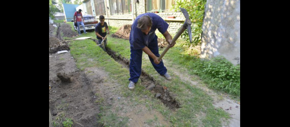Echeverriacutea- siguen las obras en escuelas