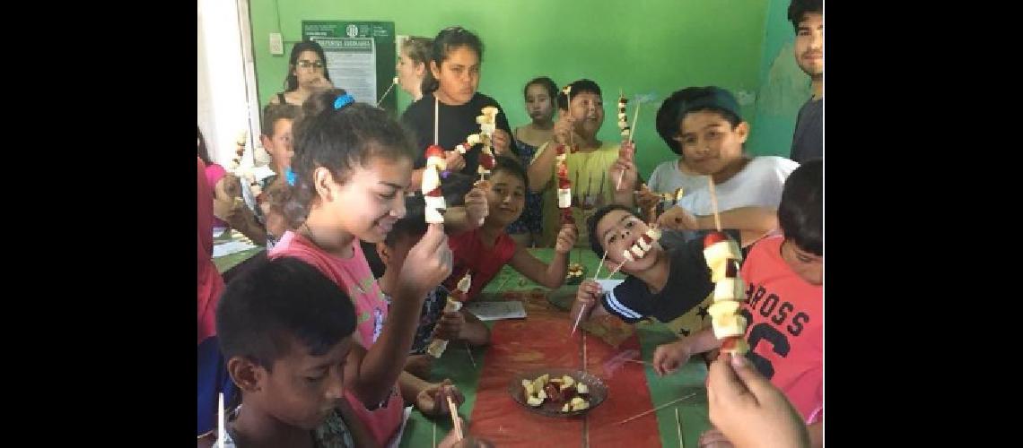 La ONG De Raiacutez junta leche en Lomas para un comedor en Santa Fe