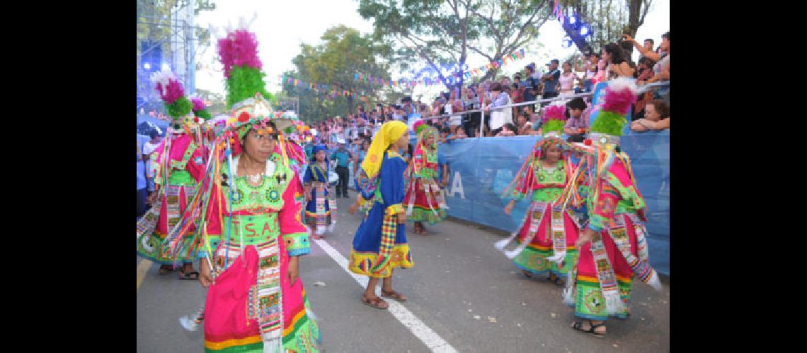 Maacutes de 10 mil vecinos disfrutaron en Lomas de la fiesta del Carnaval