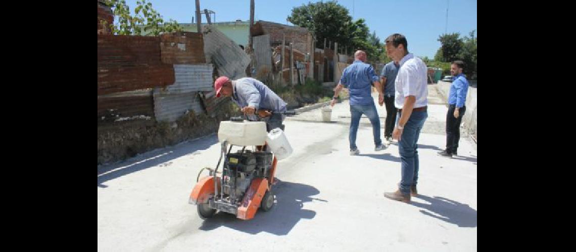 Construyen nuevos pavimentos en Santa Marta Fiorito y Budge