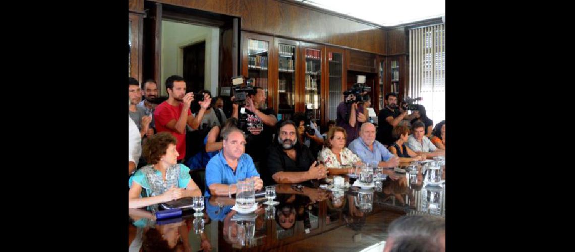 El Gobierno volvioacute a ofrecer un 15-en-porciento- y los docentes lo rechazaron