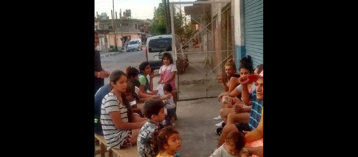 Mural corso y almuerzo en el Merendero Color Esperanza de Lanuacutes