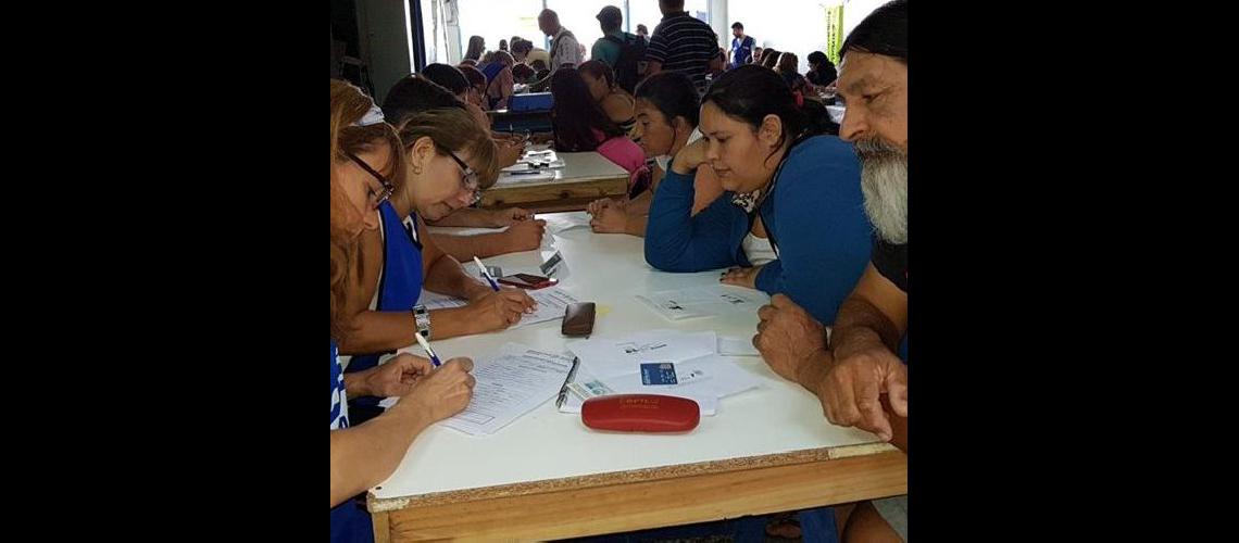 Maacutes lomenses participan de los operativos integrales en los barrios