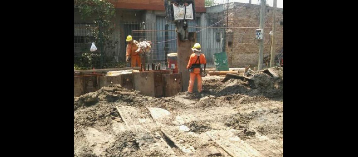 Avanza la obra del Aliviador Oeste y construyen nuevos pavimentos