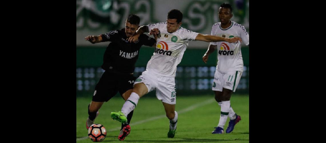 Sudamericana- Lanuacutes juega en Lima