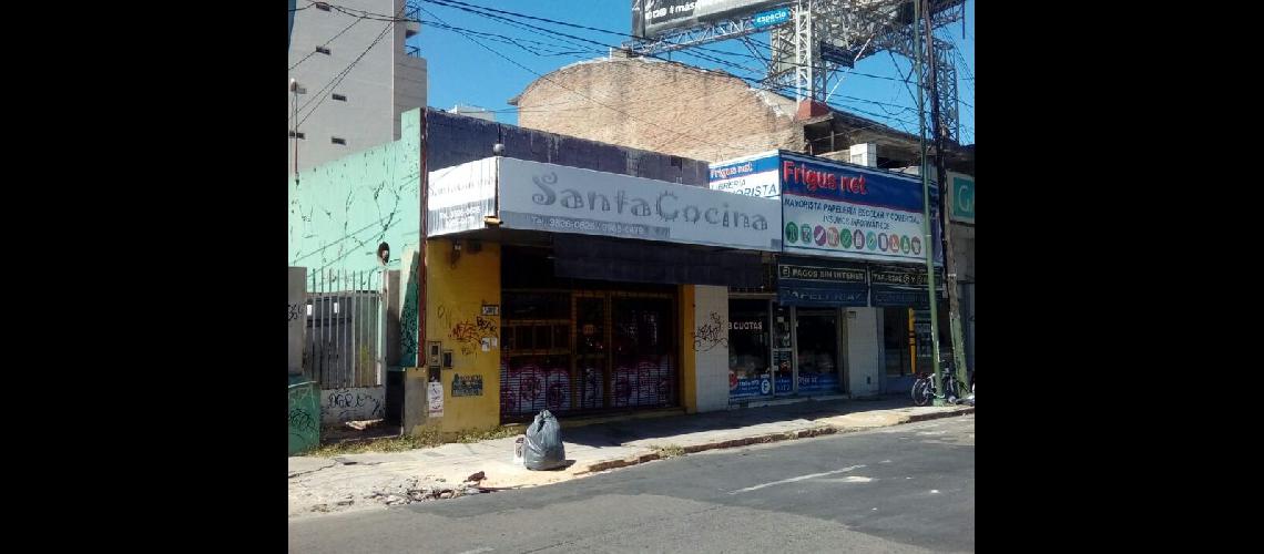 Por la crisis cerroacute otro local en Lomas