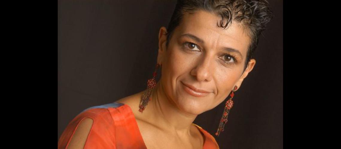 Patricia Barone con la Orquesta Municipal de Tango en el Roma