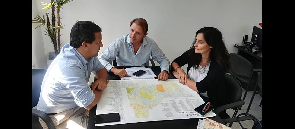 Reunioacuten para planificar estrategias de trabajo