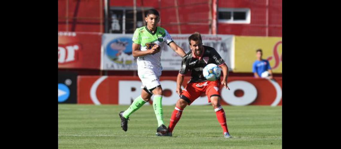 Lobos-Peacuterez meteraacuten mano en el equipo