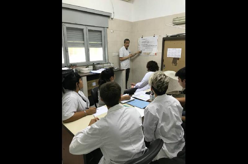Con pasantiacuteas alumnos de Lomas aprenden en las unidades sanitarias
