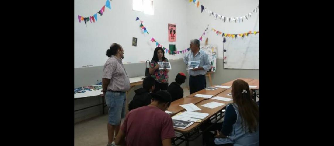El 24 de marzo en Lomas- con charlas y talleres concientizan a los joacutevenes en el Mes de la Memoria