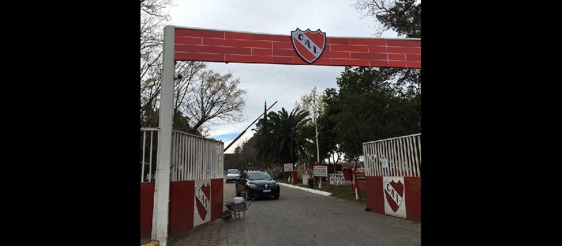Escaacutendalo en Independiente- acusan a un juvenil del club de prostituir a menores