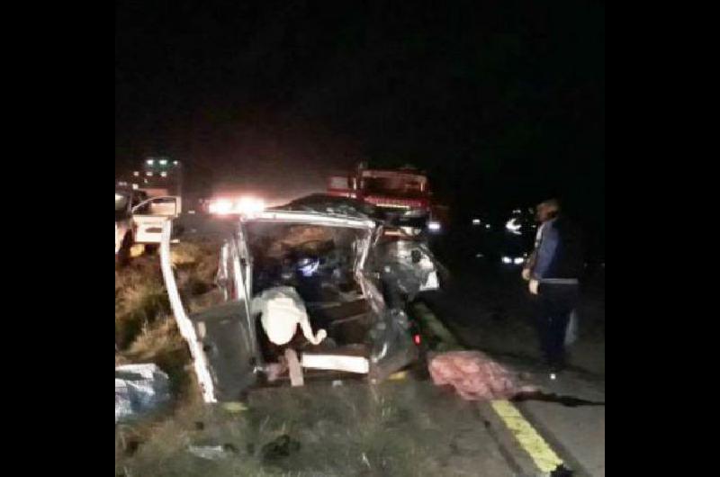 Seis personas murieron en un choque entre una camioneta y un micro en Entre Riacuteos