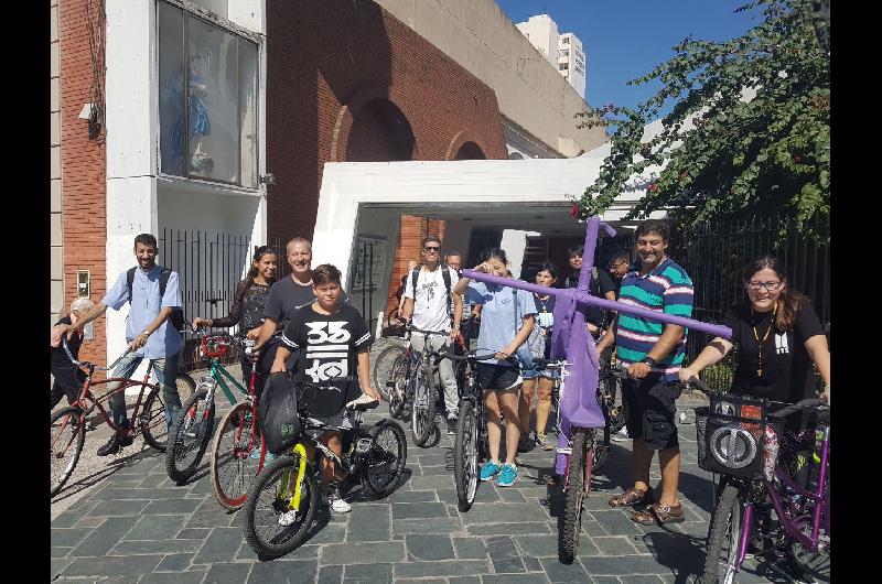 Viernes Santo en Avellaneda- misioneros recorrieron la ciudad en bici