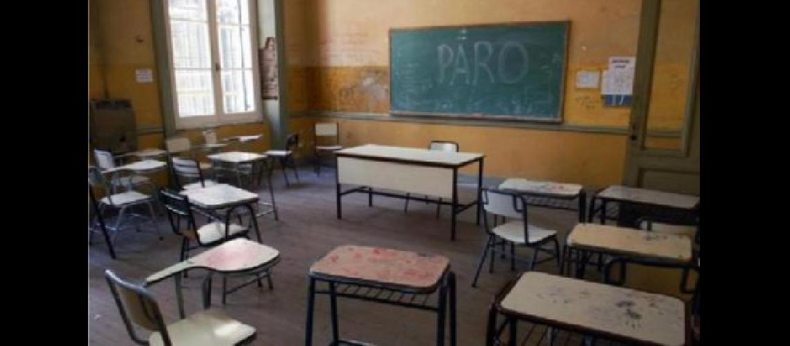 Siguen los ajustes- paran docentes bancarios y estatales