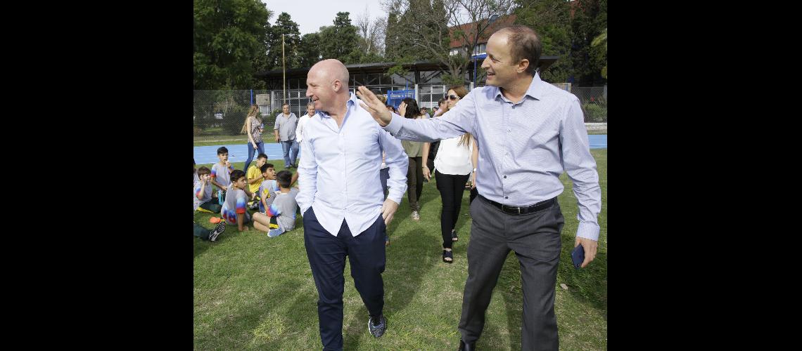 Cientos de nenes disfrutaron de la nueva pista de atletismo de Lomas