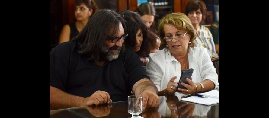 Frenaron las jubilaciones de oficio a maacutes de 3 mil docentes