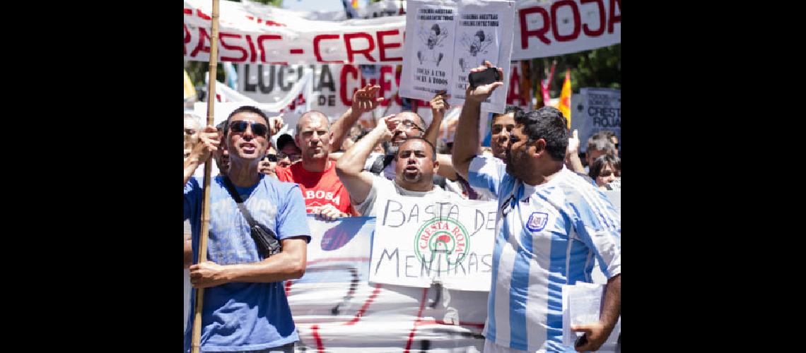 Trabajadores de Cresta Roja rechazan 500 suspensiones