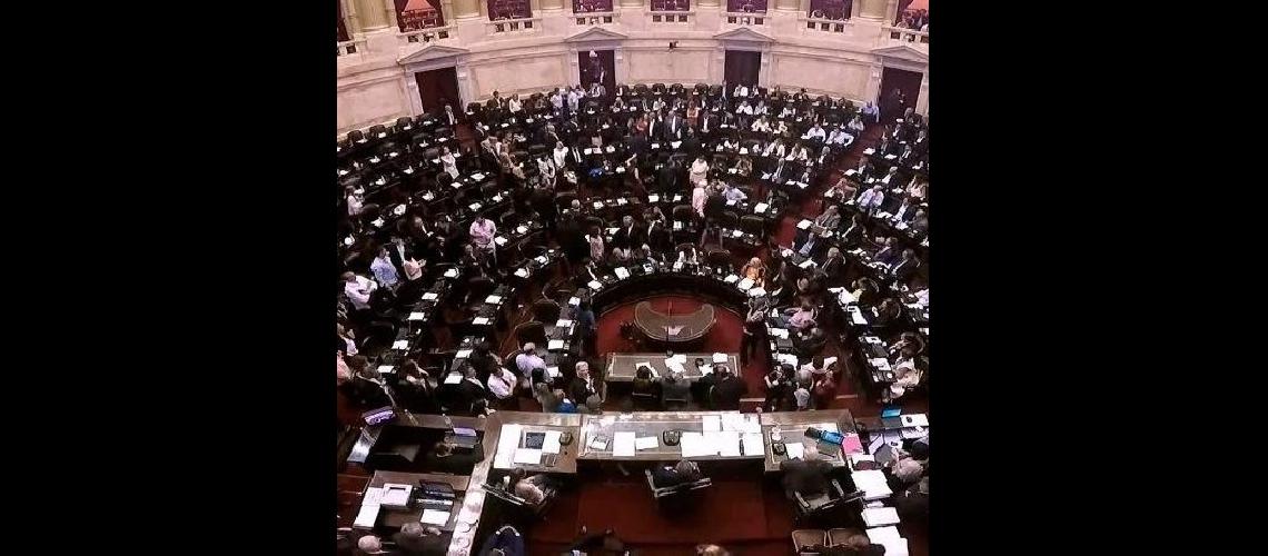 Escaacutendalo- no hubo quoacuterum en Diputados para frenar el tarifazo de Macri