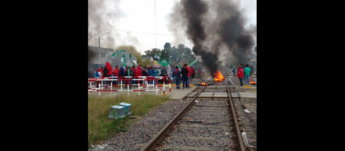 Conflicto en el Tren Sarmiento- preparan maacutes protestas con cortes de viacuteas