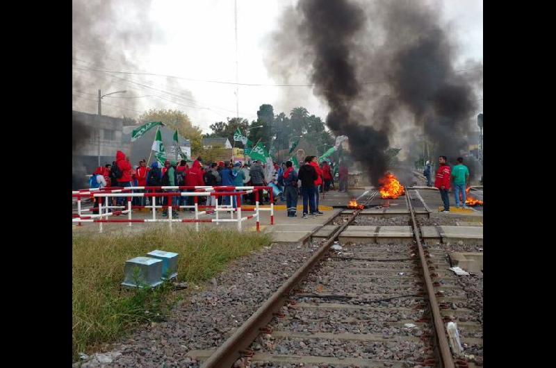 Conflicto en el Tren Sarmiento- preparan maacutes protestas con cortes de viacuteas