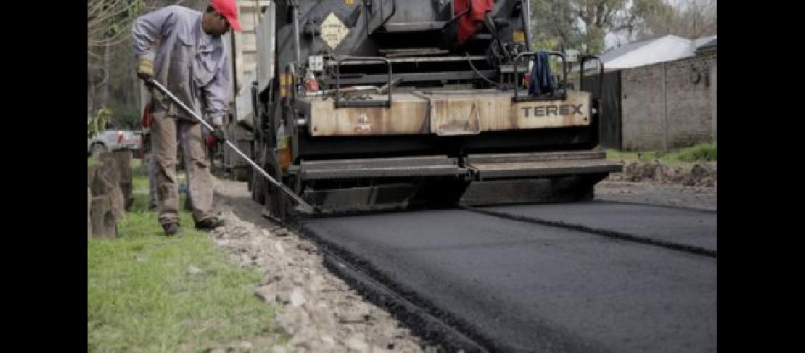 Realizaraacuten obras para mejorar los asfaltos en los liacutemites con Lanuacutes