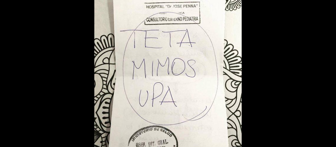 Llevoacute a su bebeacute con fiebre y la pediatra le recetoacute teta mimos y upa