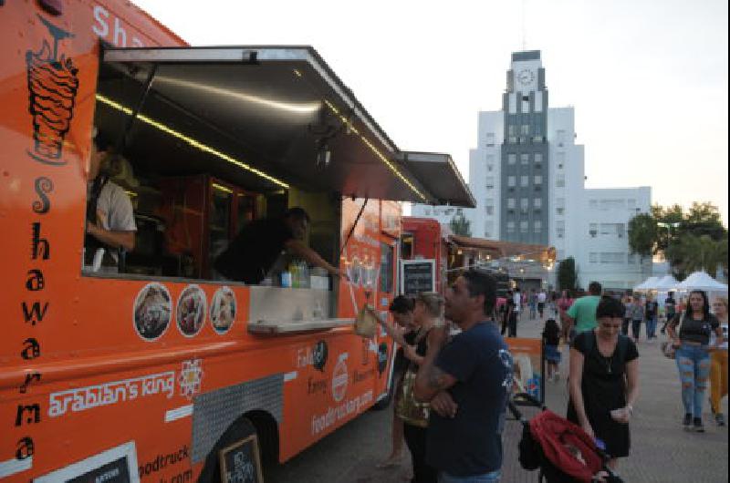 La Caravana de Food Trucks vuelve a la Grigera a deleitar a los vecinos